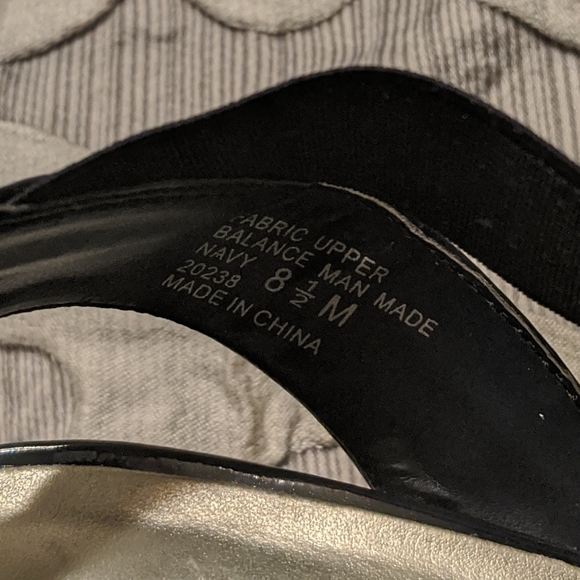 Dress Barn size 8.5 strappy navy block heels - Picture 5 of 8